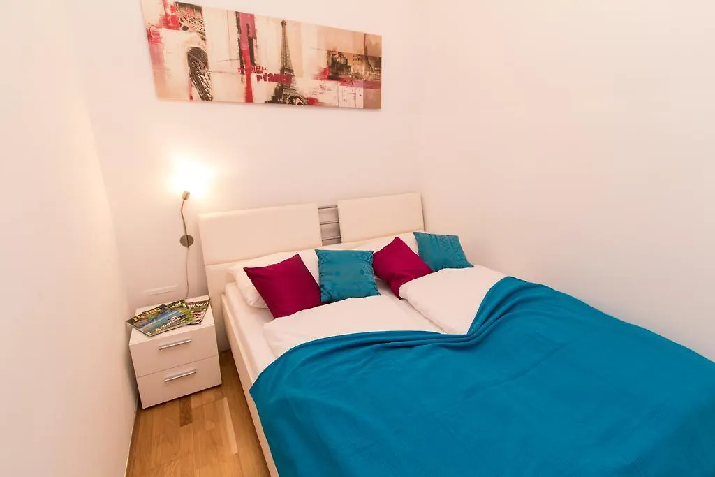 Checkvienna - Steingasse Apartment