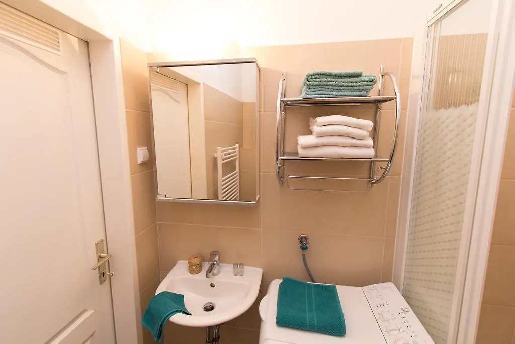 Checkvienna - Steingasse Apartment